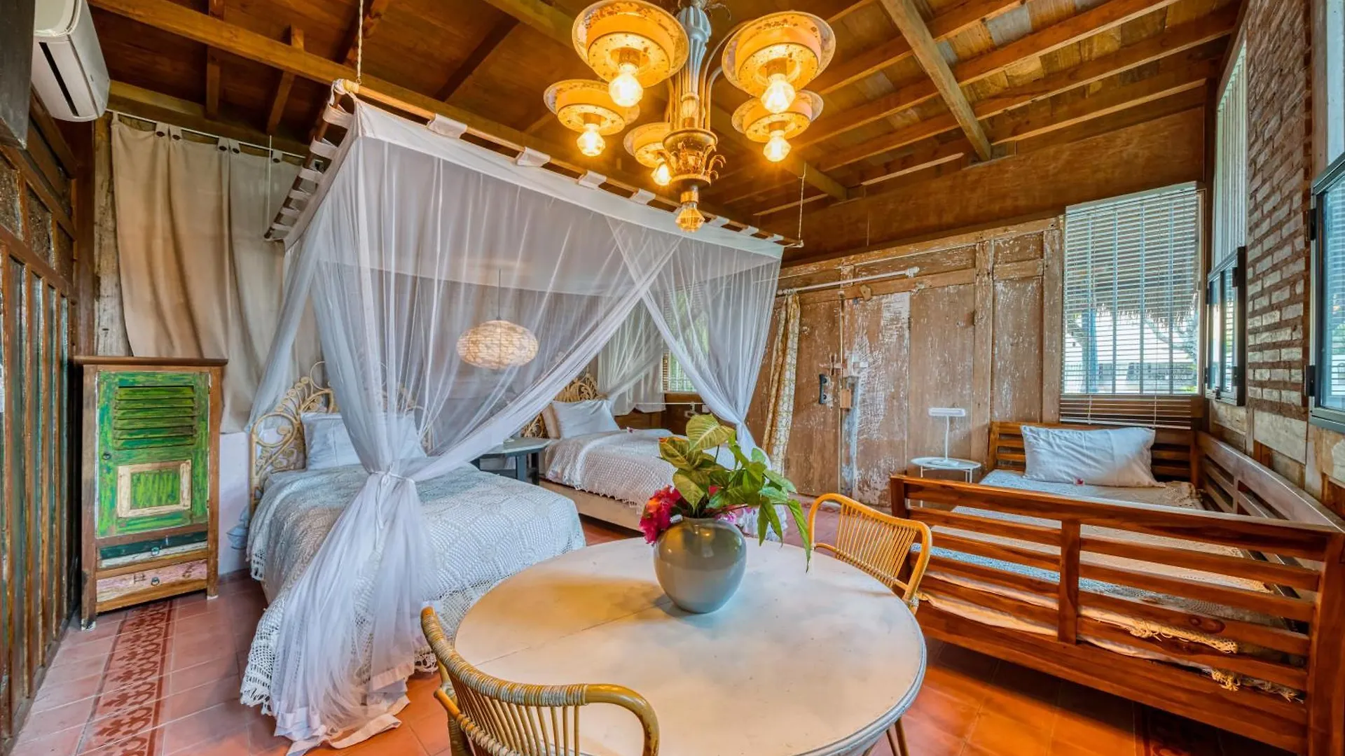 Villa Kalis, 10 Bedroom Family And Group Villa سمينياك 0*,  إندونيسيا