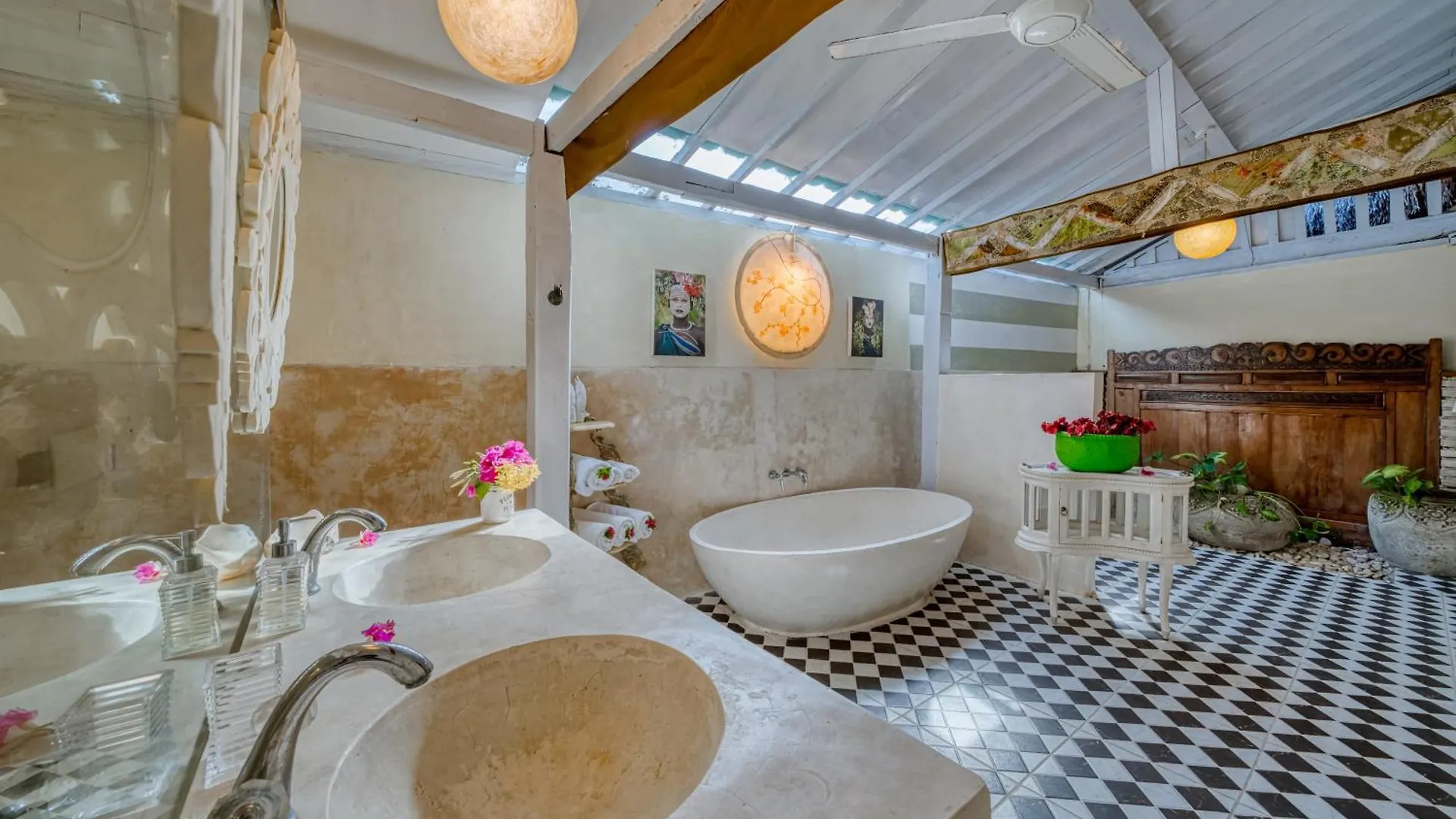 Villa Kalis, 10 Bedroom Family And Group Villa سمينياك 0*,  إندونيسيا