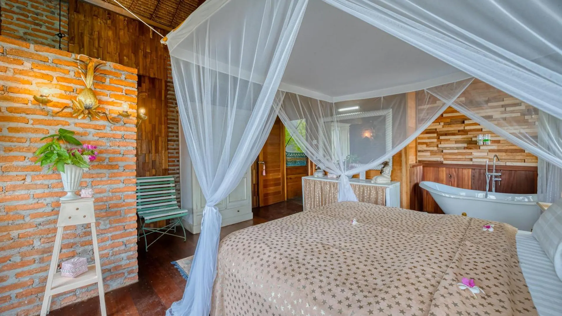 Villa Kalis, 10 Bedroom Family And Group Villa سمينياك 0*,  إندونيسيا