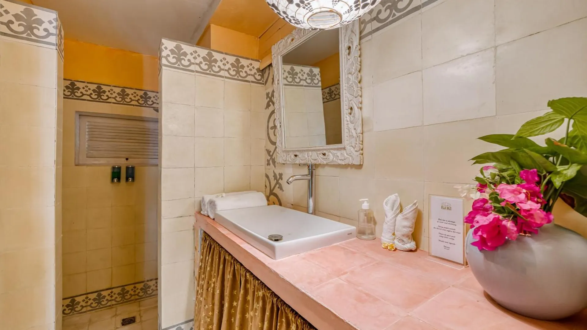 Villa Kalis, 10 Bedroom Family And Group Villa سمينياك 0*,  إندونيسيا